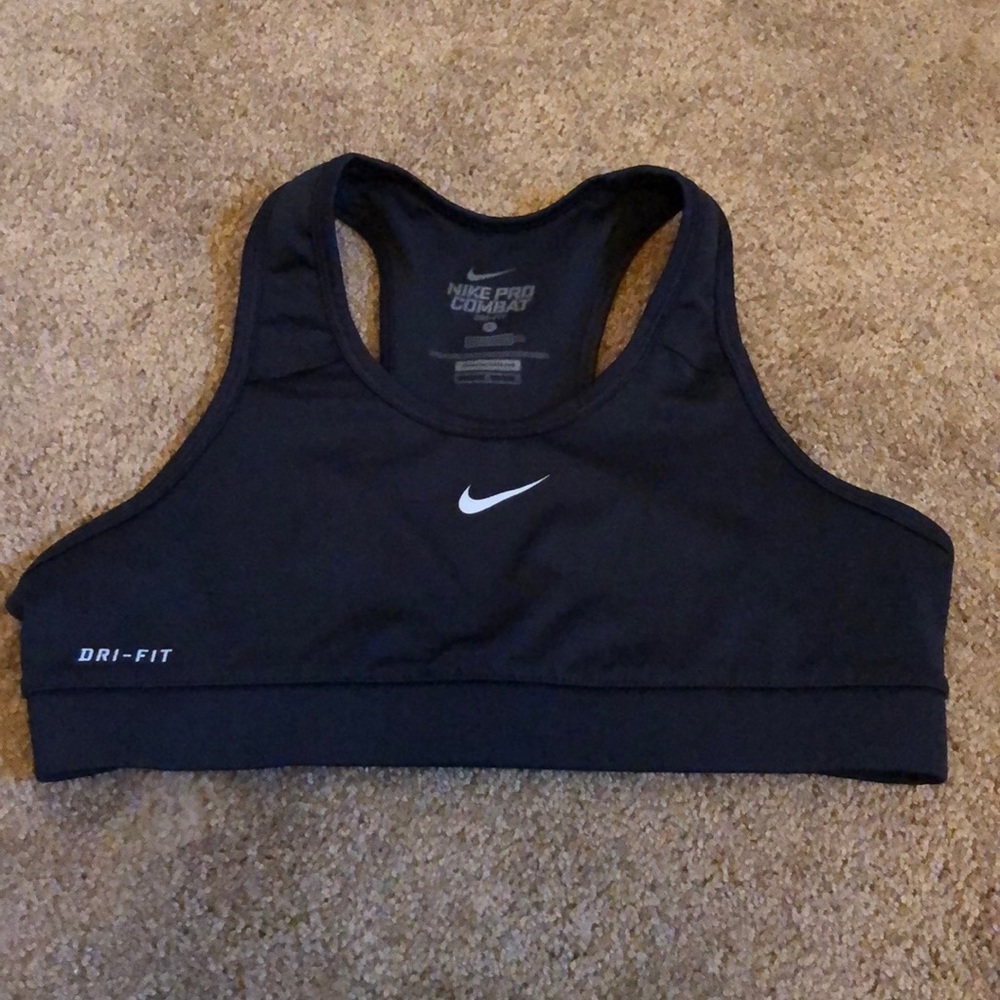 Black nike pro sports bra. MAKE OFFERS!